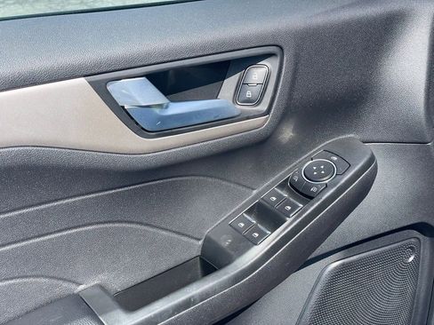 Used 2022 Ford Escape SEL image 12