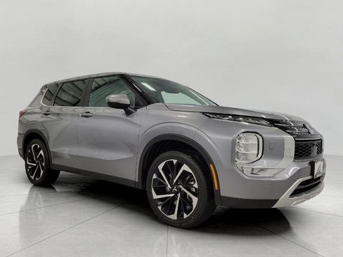 Used 2024 Mitsubishi Outlander AWD image 1