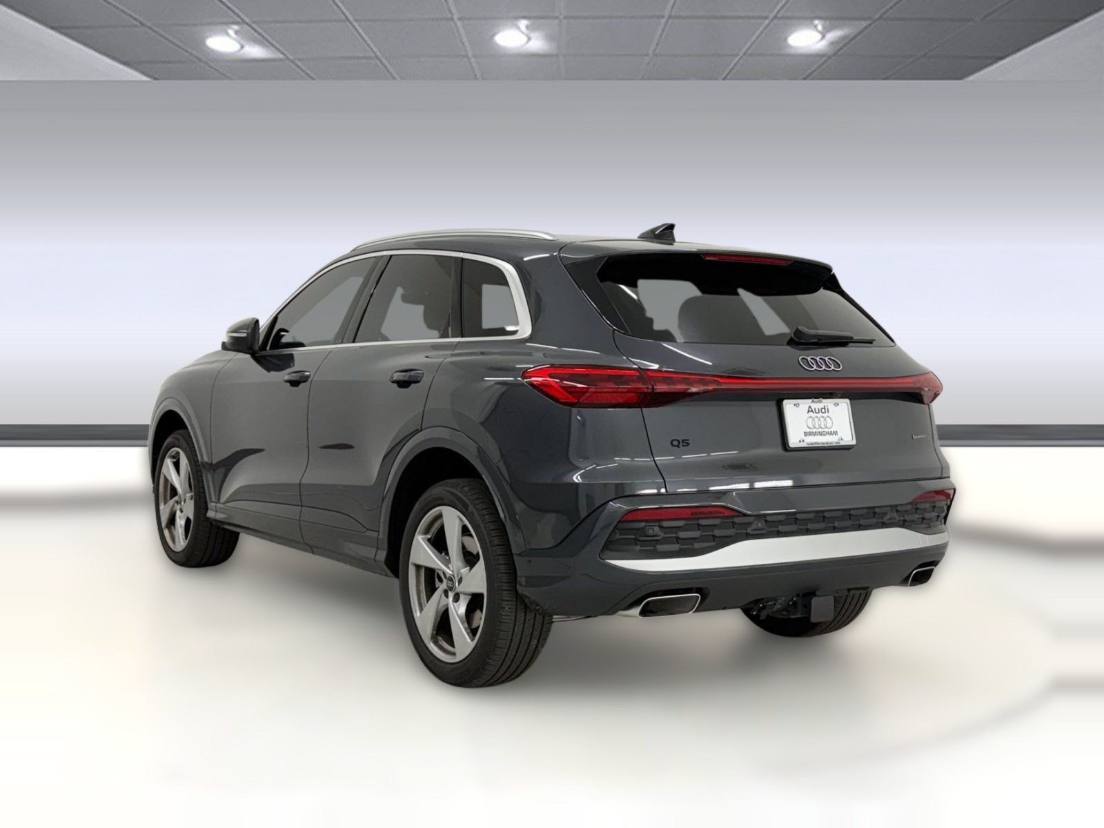 Certified 2025 Audi Q5 Premium AWD/4WD image 3