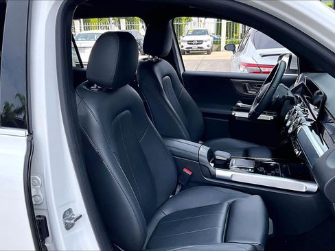 Used 2023 Mercedes-Benz EQB 300 4MATIC w/ Exclusive Package image 8