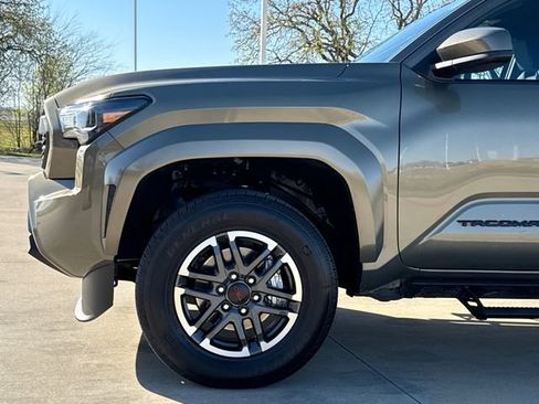 Used 2025 Toyota Tacoma TRD Sport RWD image 5