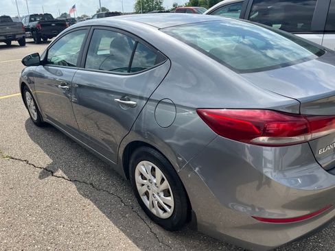 Used 2018 Hyundai Elantra SE FWD image 12