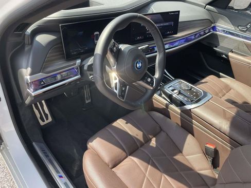 Used 2024 BMW i7 eDrive50 w/ M Sport Package image 19