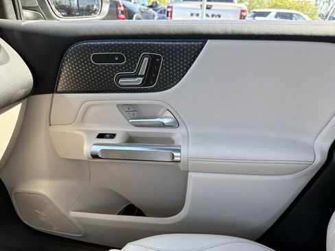 Used 2026 Mercedes-Benz GLB 250 4MATIC image 24