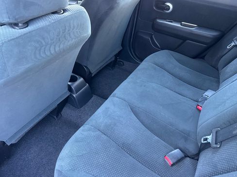Used 2011 Nissan Versa 1.8 S FWD image 15