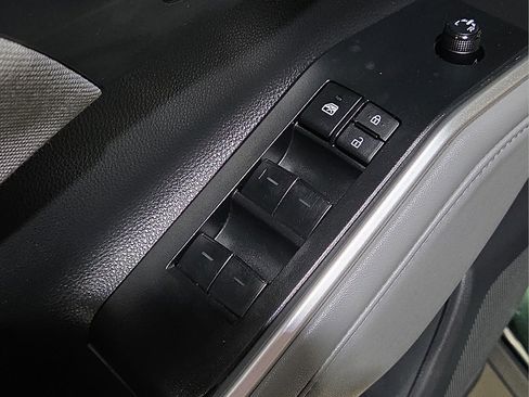 Used 2023 Toyota Highlander L FWD image 18