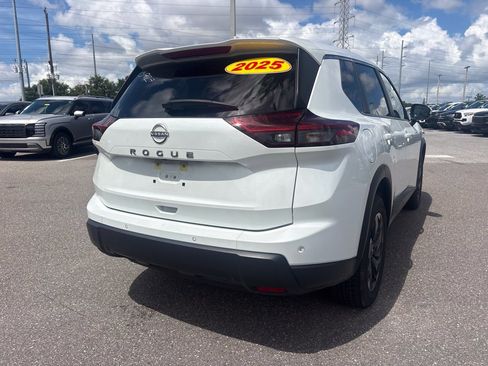 Used 2025 Nissan Rogue SV FWD image 3
