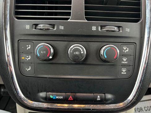 Used 2012 Dodge Grand Caravan American Value Package image 27