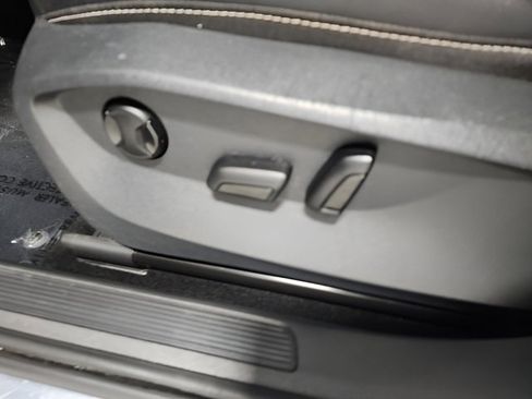 Used 2022 Volkswagen Taos SEL w/ Panoramic Sunroof Package image 26