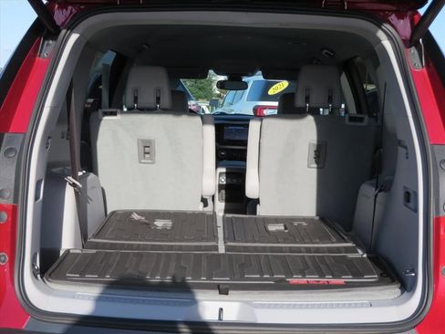 Used 2019 GMC Acadia SLT w/ LPO, Floor Liner Package image 29