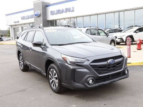 Used 2025 Subaru Outback Premium AWD/4WD image 1
