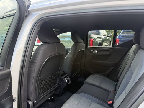 Used 2023 Volvo XC40 B5 Core AWD/4WD image 12