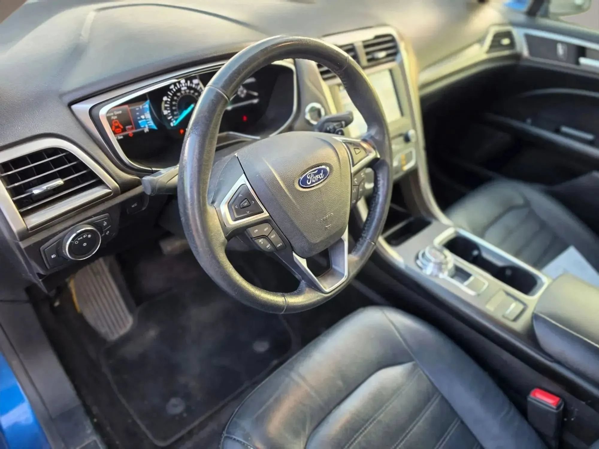 Used 2017 Ford Fusion SE w/ Fusion SE Technology Package FWD image 19