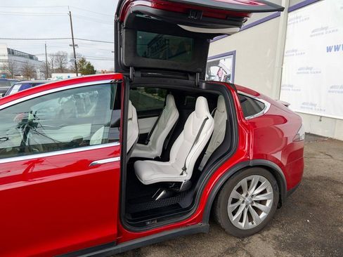 Used 2016 Tesla Model X 90D image 24