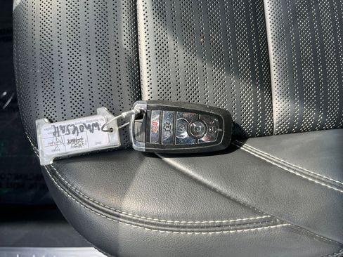 Used 2024 Lincoln Nautilus Reserve image 18