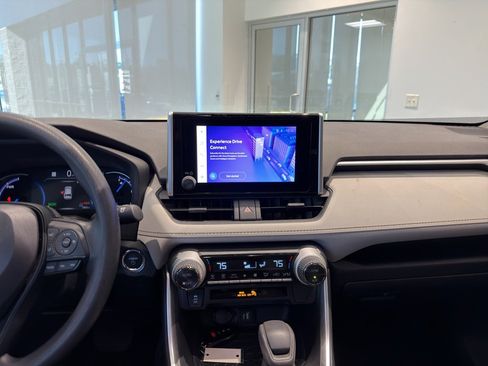 Used 2025 Toyota RAV4 XLE image 16