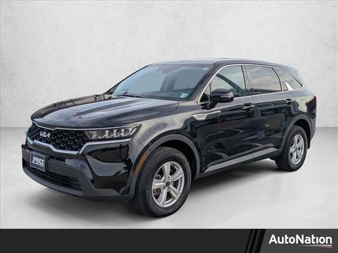 Used 2023 Kia Sorento LX image 1