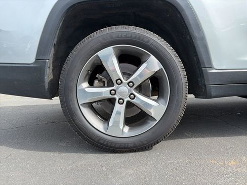 Used 2022 Jeep Grand Cherokee L Limited image 9