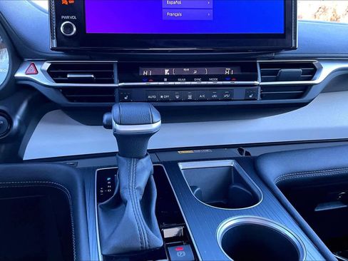 Used 2025 Toyota Sienna XLE image 35