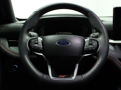 Used 2025 Ford Explorer ST image 23