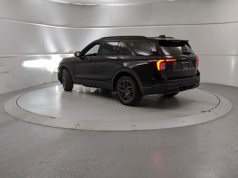 New 2025 Ford Explorer ST-Line w/ ST-Line Street Pack image 4