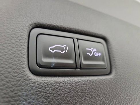 Used 2024 Kia Carnival EX FWD image 9