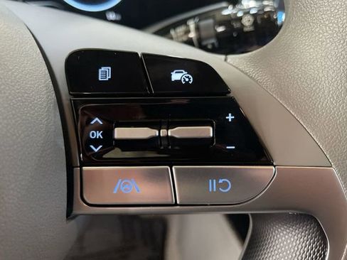 Used 2024 Hyundai Elantra SEL image 30