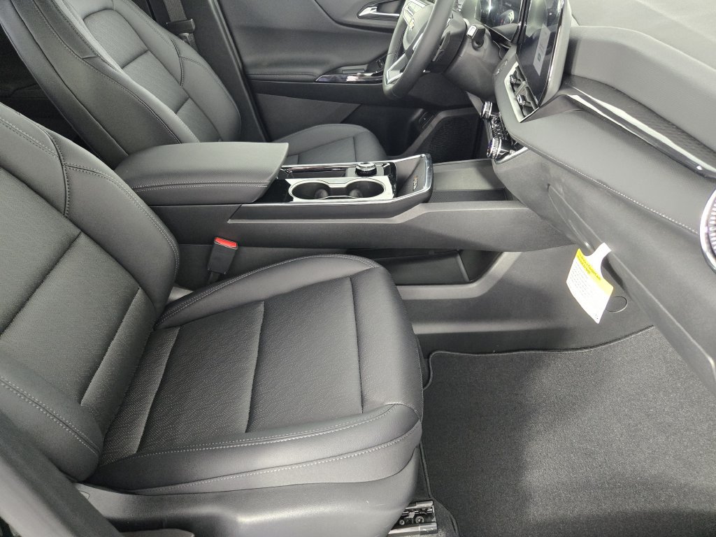 New 2026 Chevrolet Equinox LT w/ Convenience Package II AWD/4WD image 16