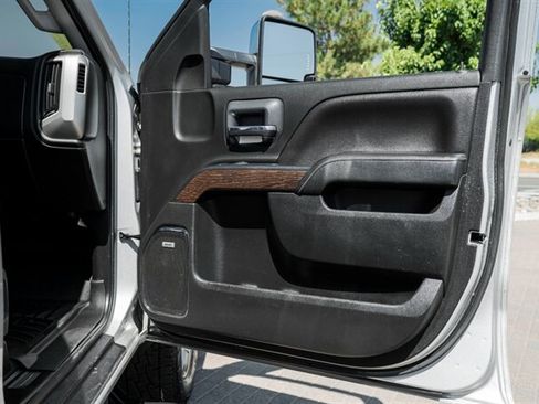 Used 2019 GMC Sierra 2500 Denali w/ Duramax Plus Package AWD/4WD image 42