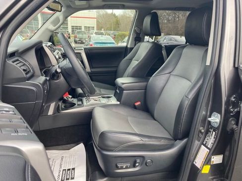 Used 2019 Toyota 4Runner SR5 Premium image 16