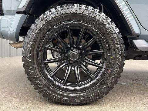 Used 2025 Jeep Wrangler Unlimited Sahara AWD/4WD image 12