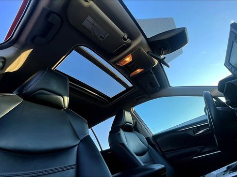 Used 2019 Toyota RAV4 XLE Premium image 16