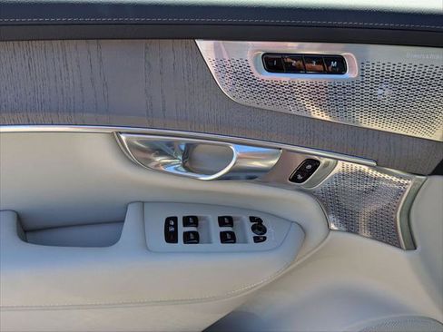 Used 2025 Volvo XC90 B6 Ultra w/ Lounge Package image 10