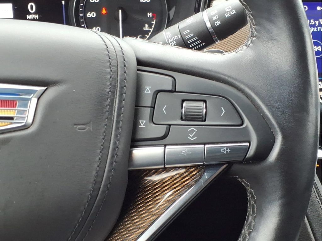 Used 2023 Cadillac XT6 Premium Luxury w/ Platinum Package AWD/4WD image 16