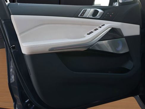 Used 2021 BMW X5 M50i w/ Executive Package image 24