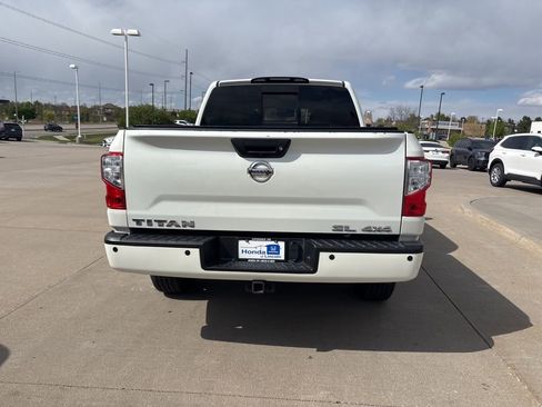 Used 2018 Nissan Titan SL w/ Chrome Package image 6