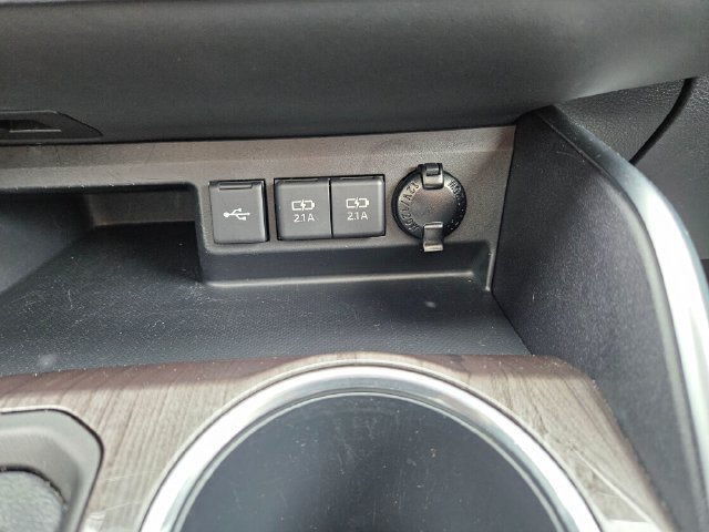 Used 2021 Toyota Highlander Limited AWD/4WD image 35