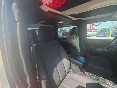 Used 2018 Jeep Wrangler Sport AWD/4WD image 5