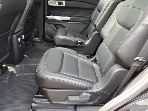 Used 2023 Ford Explorer Limited image 12