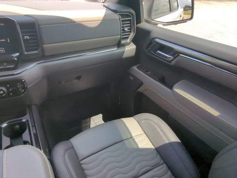 Used 2025 Chevrolet Silverado 1500 ZR2 w/ Technology Package AWD/4WD image 15