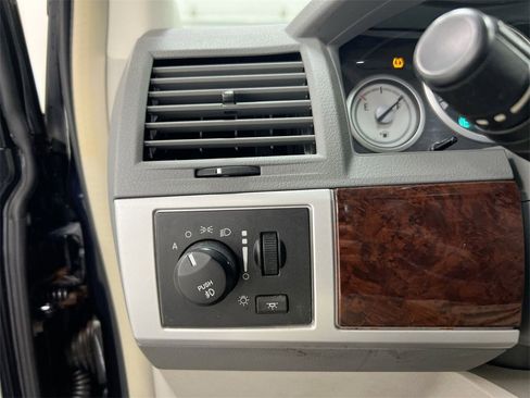 Used 2010 Chrysler Town & Country Touring w/ Heated Seat Group image 16