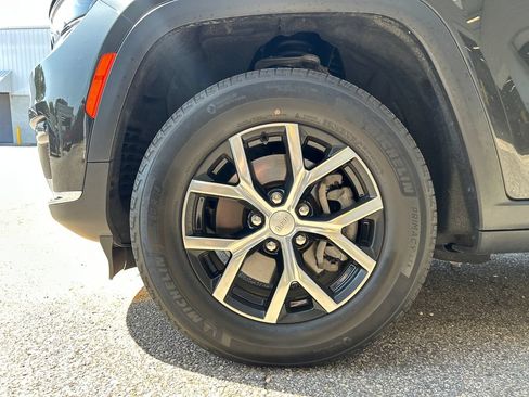 Used 2023 Jeep Grand Cherokee L Limited RWD image 7