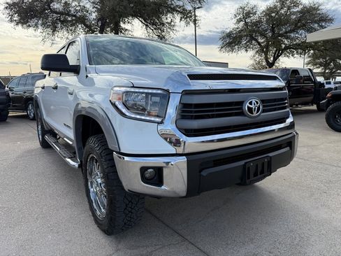 Used 2015 Toyota Tundra SR5 image 1
