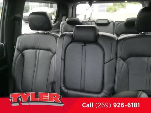 Used 2022 Jeep Wagoneer Series III w/ Premium Group I AWD/4WD image 38