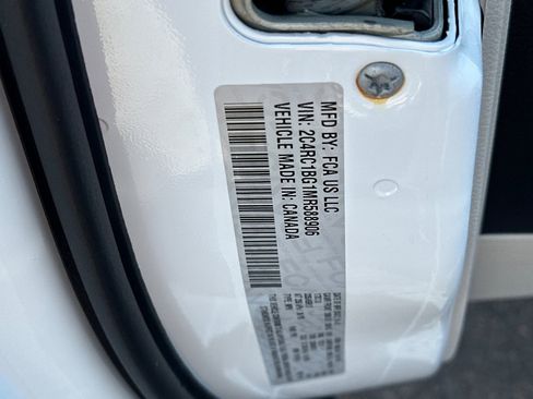 Used 2021 Chrysler Pacifica Touring-L image 26