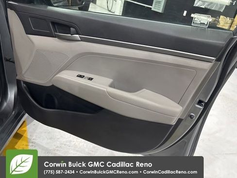 Used 2017 Hyundai Elantra SE image 33