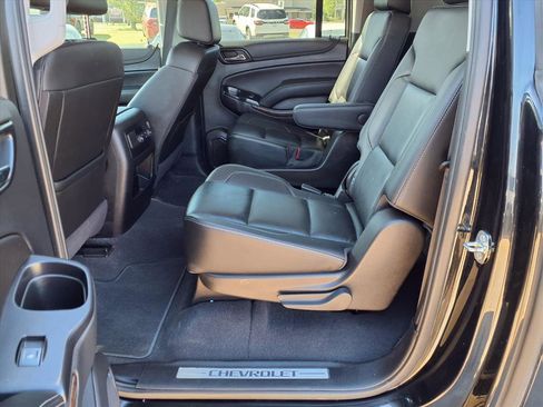 Used 2020 Chevrolet Suburban LT w/ Luxury Package image 18