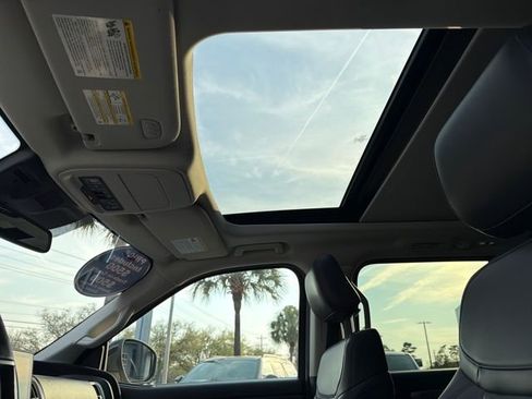 Used 2025 Ford Expedition Active image 24