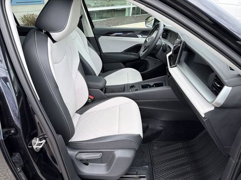 New 2026 Volkswagen Tiguan SE image 25