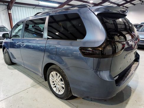 Used 2017 Toyota Sienna FWD image 5